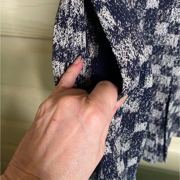 BCBGeneration Navy Jacquard Textured V Neck V Back Skort Romper Women’s Size 4 - Picture 7 of 14